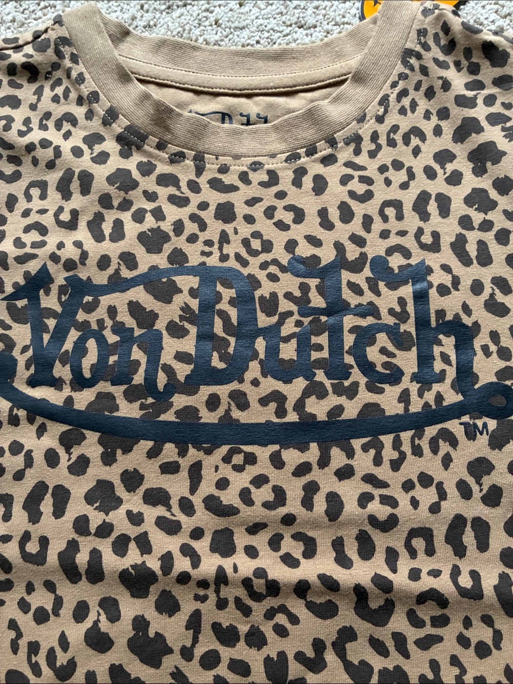 Von Dutch Brown Leopard Print with Logo women’s baby tee - Picture 2 of 3